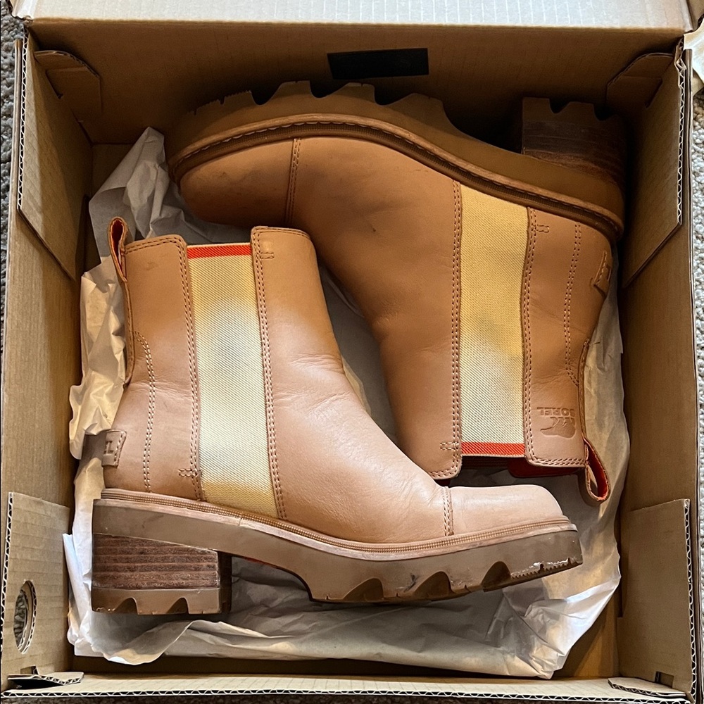 Sorel Joan Now Chelsea boot, Honest Beige/Gum 2, size 7
